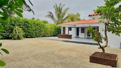 10610 NE 11th Ave in Miami Shores, FL - Building Photo - Building Photo