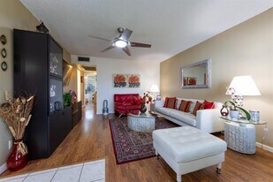 369 Tilford Q in Deerfield Beach, FL - Building Photo