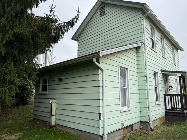 659 Fisher Hill St in Sharon, PA - Building Photo - Building Photo