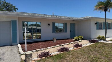 339 Pine Tree Rd in Venice, FL - Building Photo - Building Photo