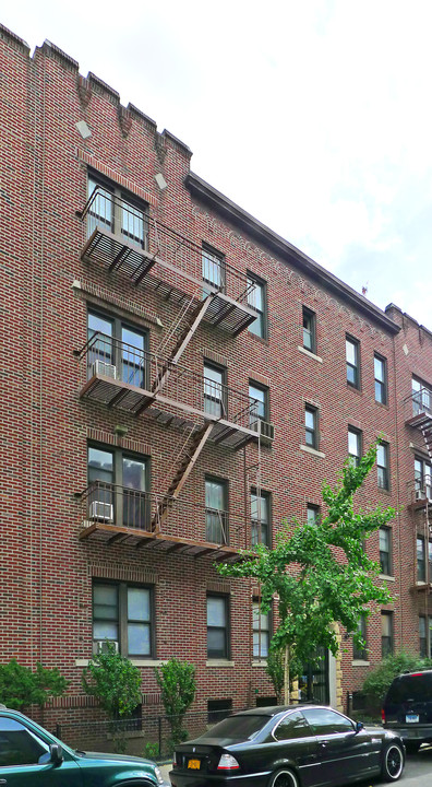 45-19 42nd St in Sunnyside, NY - Foto de edificio