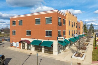 561 N Pontiac in Walled Lake, MI - Foto de edificio - Building Photo