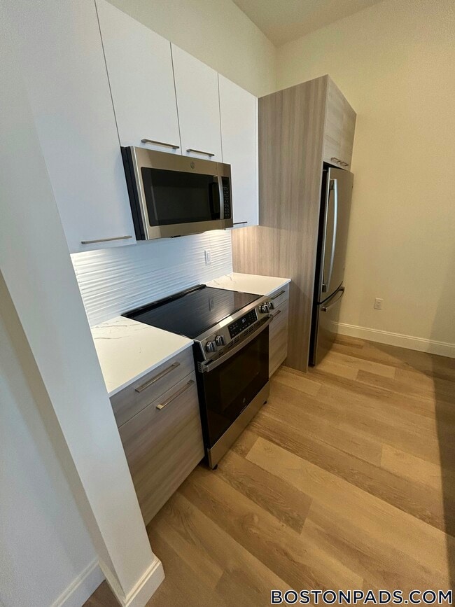 1079 Commonwealth Ave, Unit 301 in Boston, MA - Foto de edificio - Building Photo