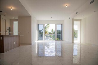 529 SW 11th St in Miami, FL - Building Photo - Building Photo