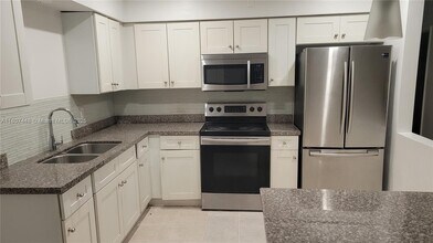 5845 Arthur St in Hollywood, FL - Building Photo - Building Photo