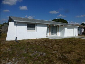 6815 Alta Vista St in Port Richey, FL - Building Photo - Building Photo