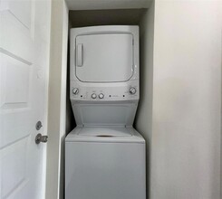 18335 NW 68th Ave, Unit 750-509 in Hialeah, FL - Building Photo - Building Photo