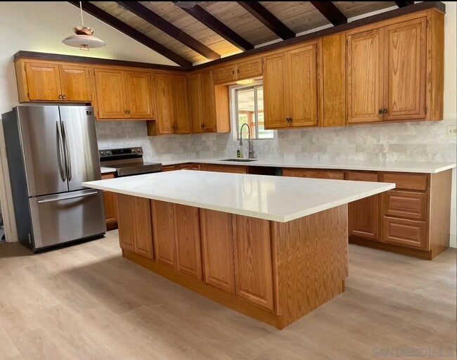 844 Singing Trails Dr in El Cajon, CA - Building Photo - Building Photo
