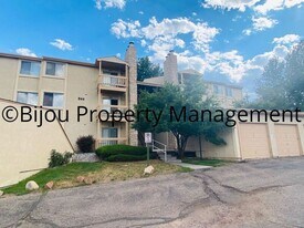 844 Tenderfoot Hill Rd in Colorado Springs, CO - Building Photo