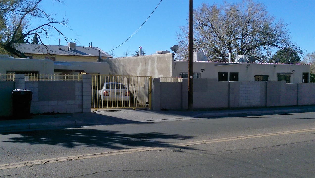 346 Virginia St NE in Albuquerque, NM - Building Photo