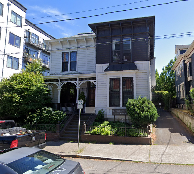 1628 NW Everett St in Portland, OR - Building Photo