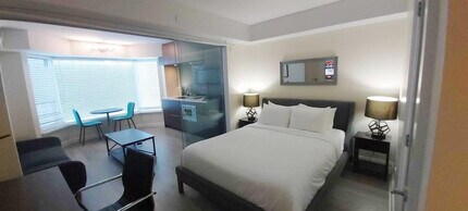 55 Avenue Rd in Toronto, ON - Building Photo - Building Photo