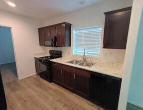 4388 E Lake Mead Blvd in Las Vegas, NV - Building Photo - Building Photo