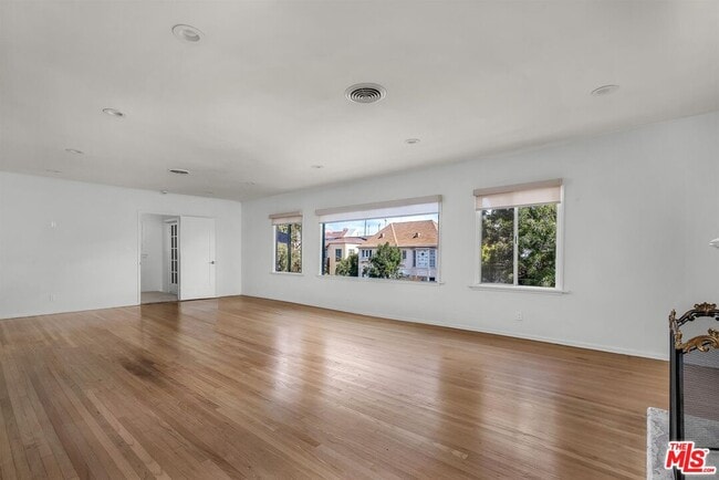157 S Elm Dr in Beverly Hills, CA - Building Photo - Building Photo