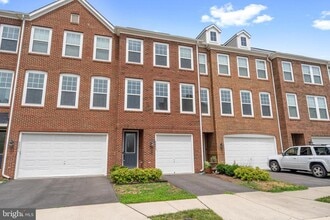 42298 Lancaster Wds Sq in Chantilly, VA - Building Photo - Building Photo