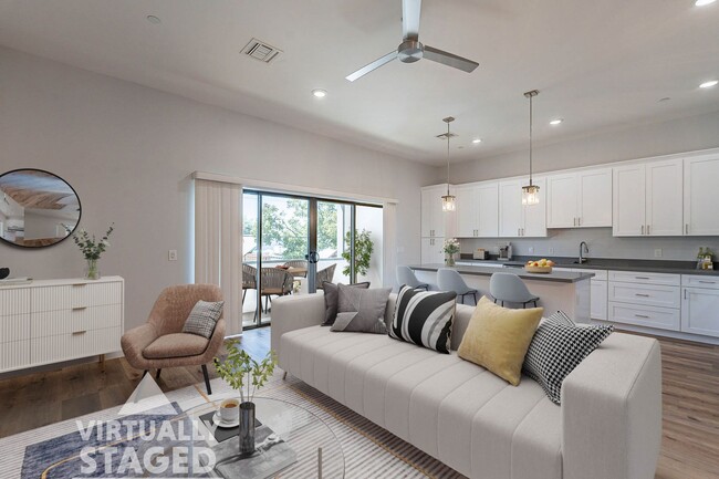 Halcyon on Cheery Lynn in Phoenix, AZ - Building Photo - Interior Photo