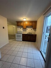 1 Huron Dr in Bay Shore, NY - Building Photo - Building Photo