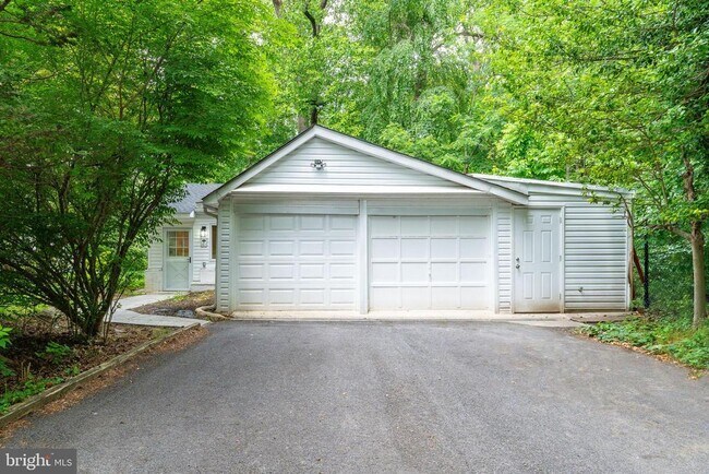 383 Maplewood Ave in Merion Station, PA - Foto de edificio - Building Photo