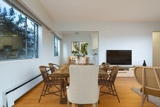 2350 W 1st Ave in Vancouver, BC - Building Photo - Building Photo