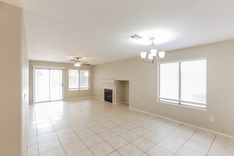 16083 W Monroe St in Goodyear, AZ - Foto de edificio - Building Photo