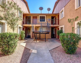 Palm Vista in Phoenix, AZ - Building Photo - Building Photo