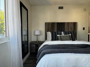 20058 Lorne St in Los Angeles, CA - Building Photo - Building Photo