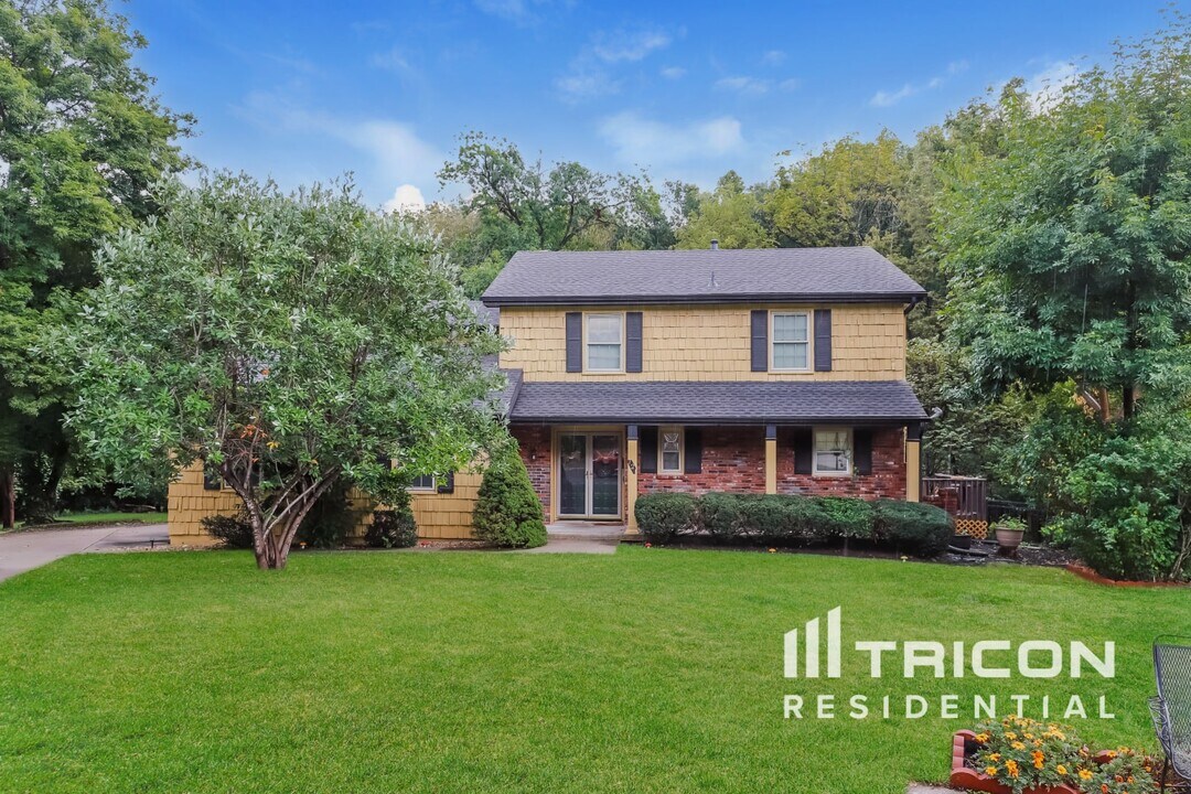721 W 122nd Terrace in Kansas City, MO - Building Photo