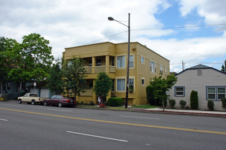 2423-2429 E Burnside St in Portland, OR - Building Photo - Building Photo