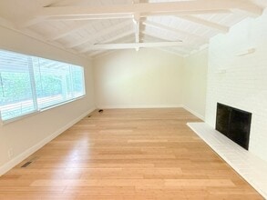 1011 Howard Hls Rd in Lafayette, CA - Building Photo - Building Photo