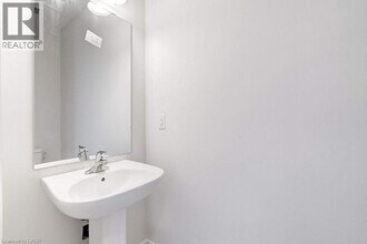 1394 Almonte Dr in Burlington, ON - Building Photo - Building Photo