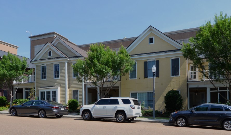 Belhaven Village in Jackson, MS - Building Photo