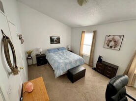 1988 Elbert Dr in Powell, OH - Building Photo