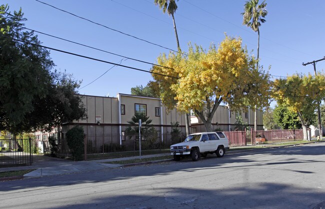 1616-1624 2nd St in San Fernando, CA - Foto de edificio - Building Photo