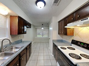 4315 Sloangate Dr in Spring, TX - Foto de edificio - Building Photo