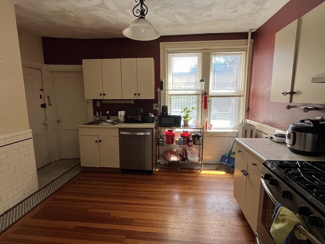 317 Saint Paul St, Unit 1 in Brookline, MA - Building Photo - Building Photo