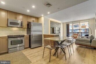 1020 N Highland St in Arlington, VA - Building Photo - Building Photo