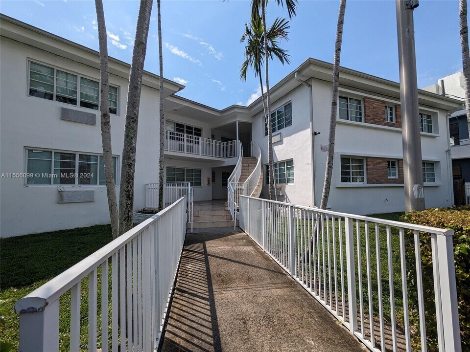 6930 Rue Vendome, Unit 1 in Miami Beach, FL - Building Photo