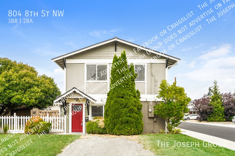 804 8th St NW in Puyallup, WA - Building Photo