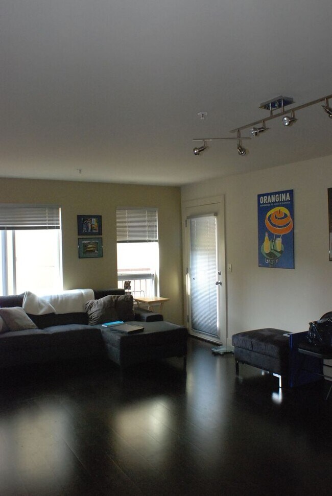 property at 1711 E Olive Wy
