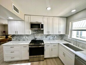 7 Colonial Club Dr in Boynton Beach, FL - Building Photo - Building Photo