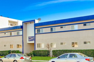 Devonshire Apartments in Granada Hills, CA - Foto de edificio - Building Photo