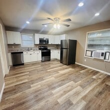 2614 Smith St in West Orange, TX - Building Photo - Building Photo