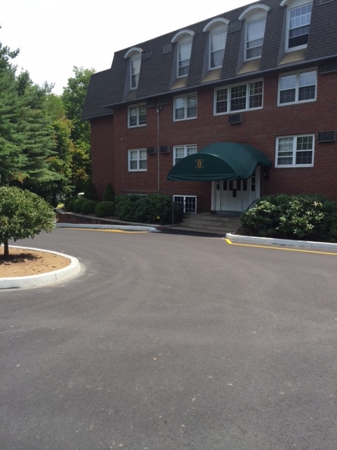 34 Padanaram Rd, Unit 3RD FLOOR in Danbury, CT - Building Photo - Building Photo