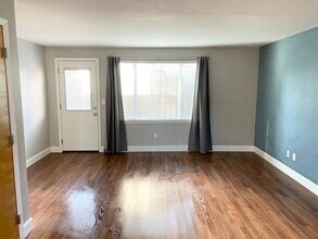 1706 Avalon Dr, Unit #11 in Hood River, OR - Building Photo - Building Photo