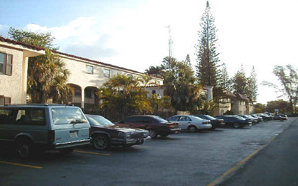 Sun Harbour Apartments in Fort Lauderdale, FL - Foto de edificio