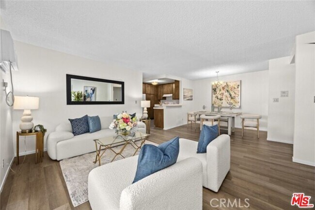 360 S Euclid Ave in Pasadena, CA - Foto de edificio - Building Photo