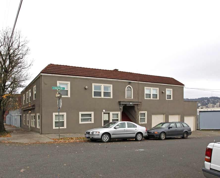 Nyleta Court in Portland, OR - Foto de edificio