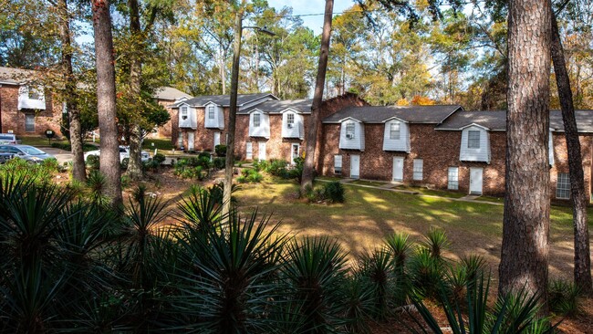 West Hills Apartment Homes in Hattiesburg, MS - Foto de edificio - Building Photo