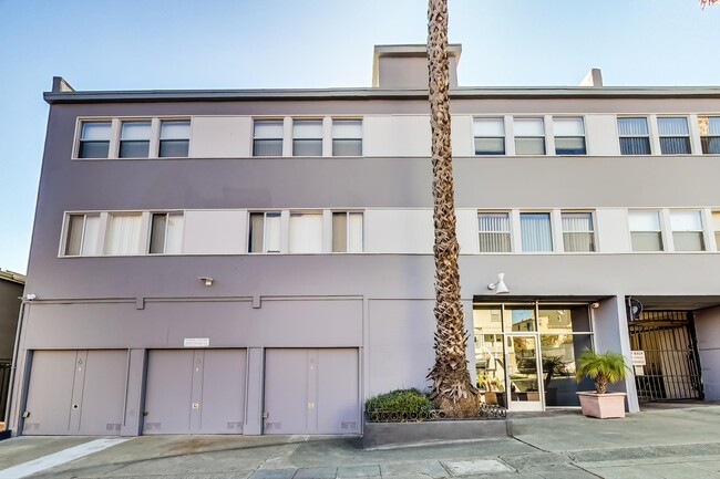 Palm Crest Apartments in Oakland, CA - Building Photo - Building Photo