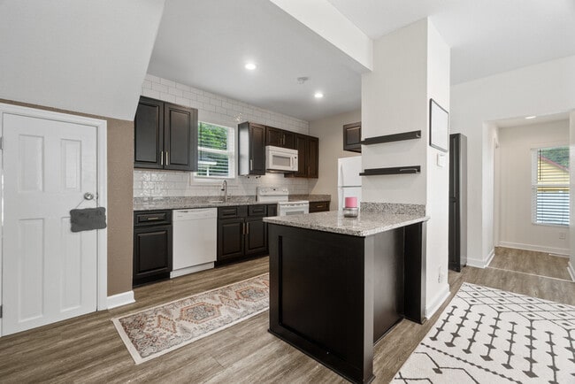 846 W 41st St in Norfolk, VA - Building Photo - Building Photo